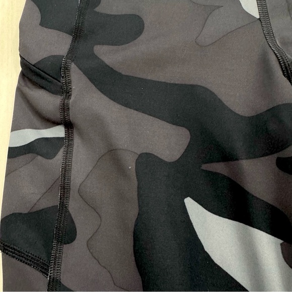 Athleta Camo Contender 7/8 Tight Legging Women's Small Black Gray - Picture 16 of 16